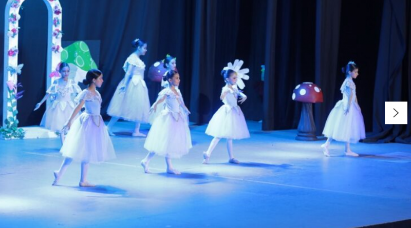 Presentan más de 200 alumnas de las casas de la cultura recital “Alicia en el País de las Maravillas”